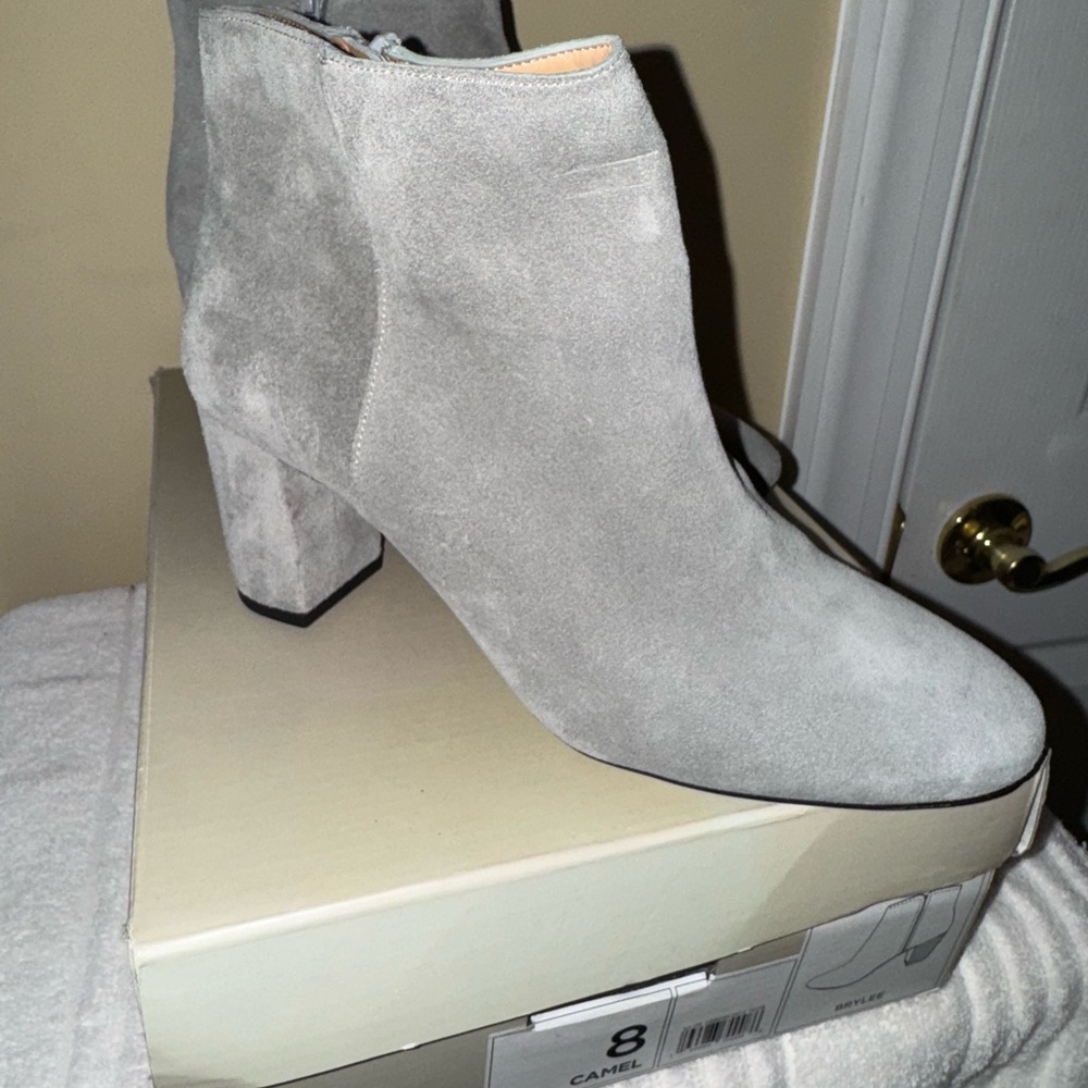 Banana Republic suede ankle boots with block heel. Size 8